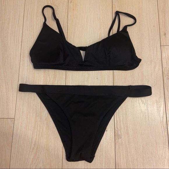 Ribbed Black Bikini - Picture 2 of 5